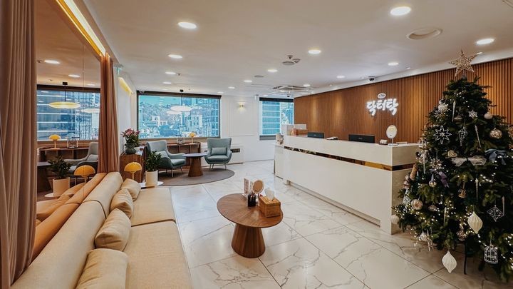 닥터탁성형외과의원's Image