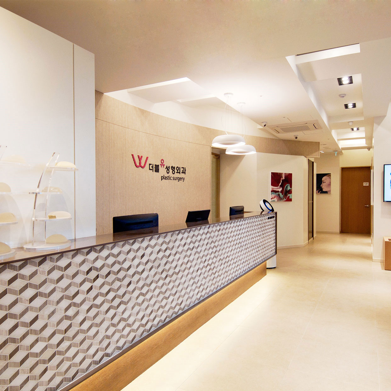 더블유성형외과의원's Image