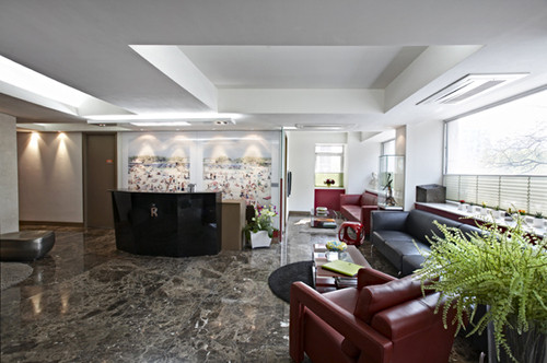 레알성형외과의원's Image