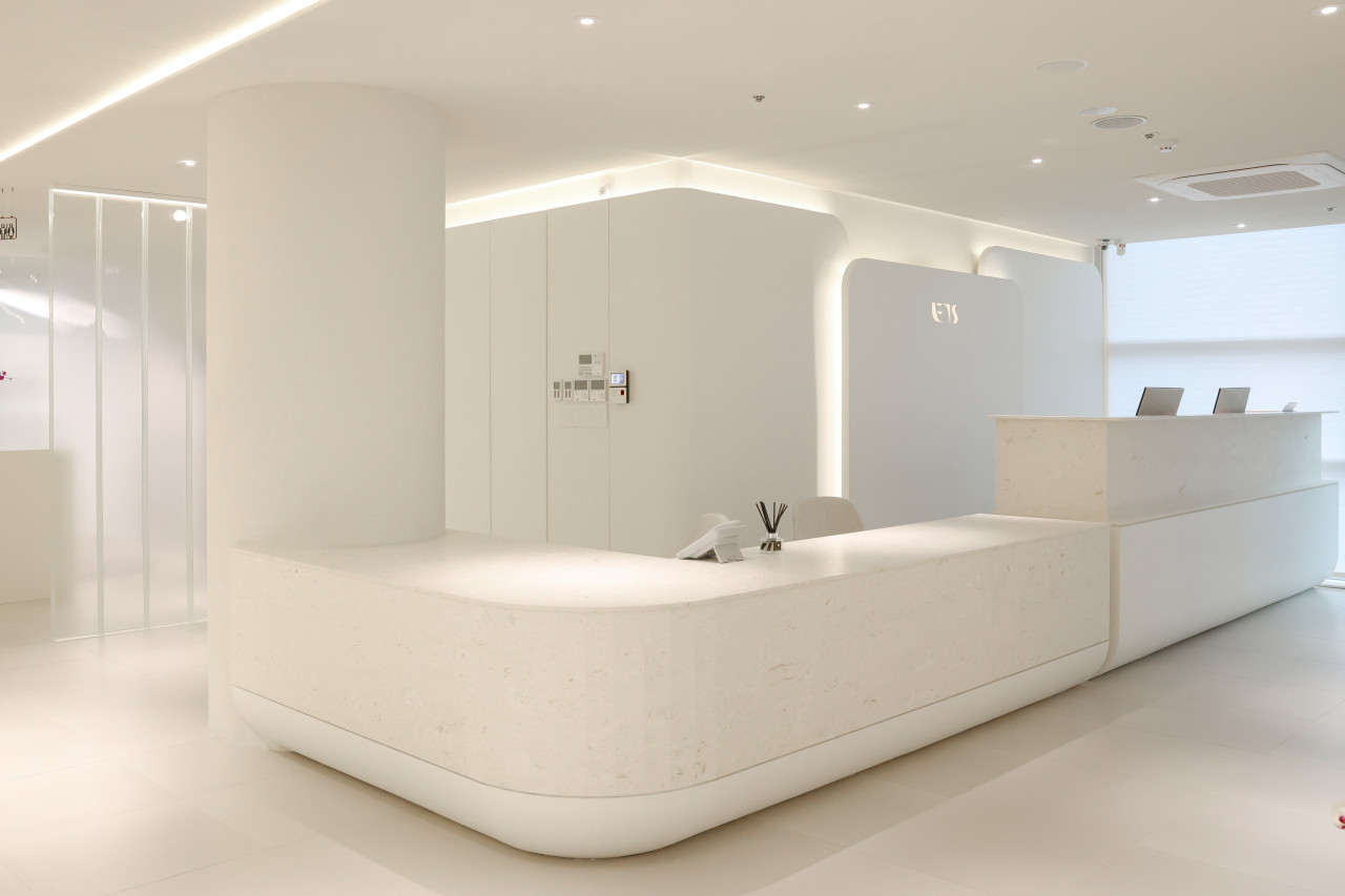 렛츠성형외과의원's Image