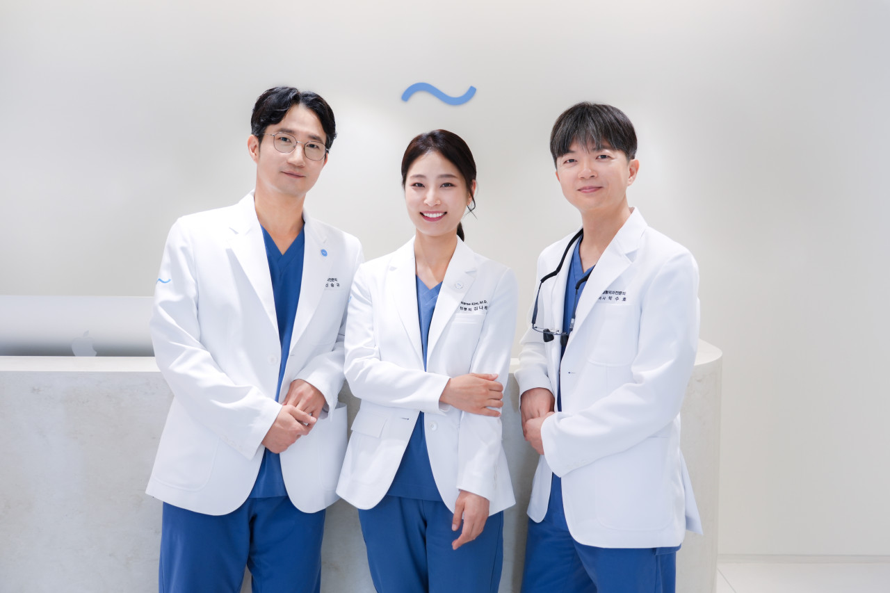 바람부는날에도 성형외과의원's Image