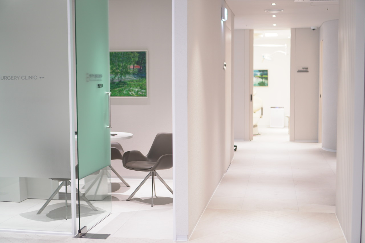 변진석성형외과의원's Image