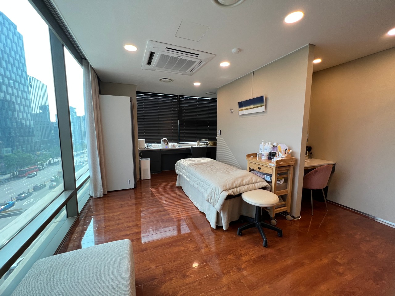 청담쥬넥스피부과의원's Image